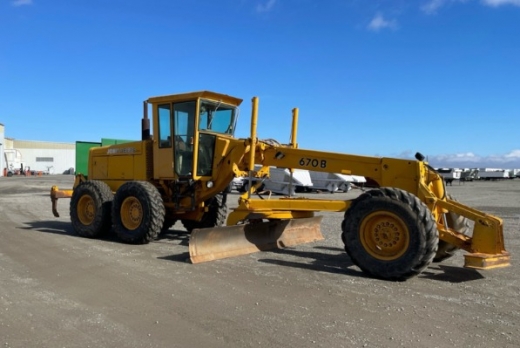 JOHN DEERE 670B